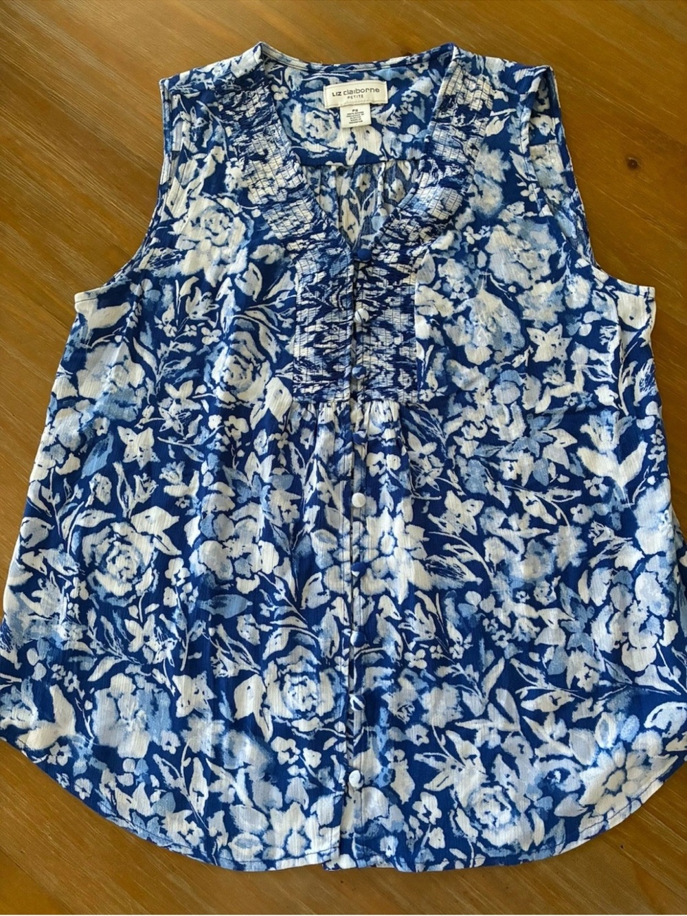 Liz Claiborne Blue and White Floral Sleeveless Button-Up Top